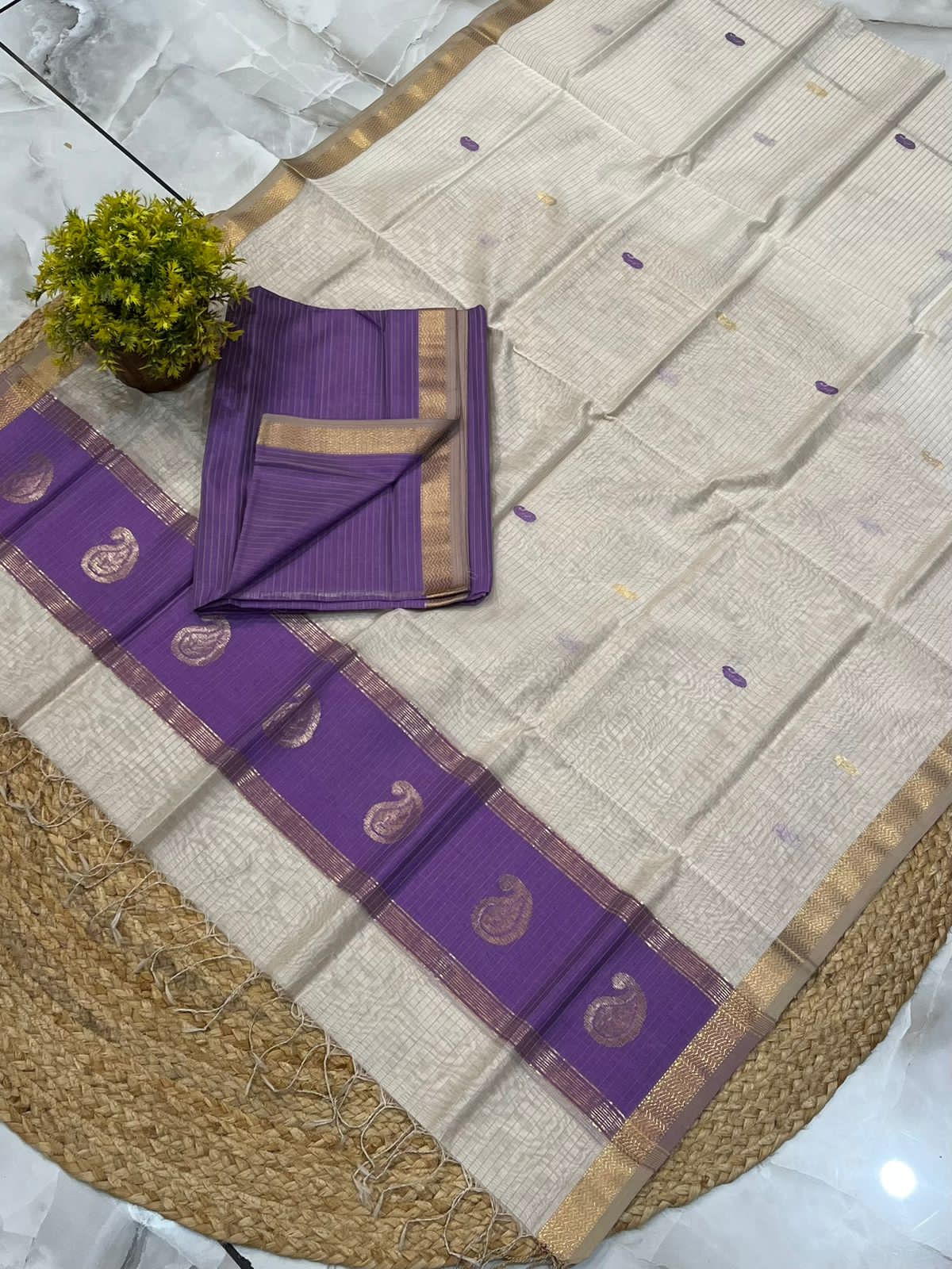 Maheshwari Handwoven Keri Buti 